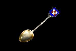Four sterling silver pieces including vesta case, weight 58g - 4