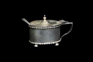 Antique English sterling silver three piece condiment set, weight excluding glass liners 99g - 2