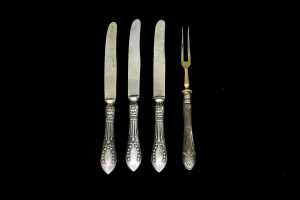 Three Latvian 875 silver dessert knives, plus an 875 silver mounted fork