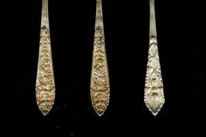 Six Thai silver spoons, plus a Tasmanian shell mounted souvenir spoons - 2