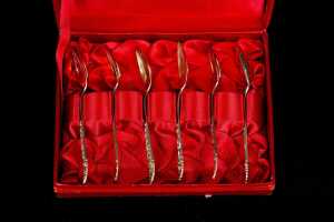 Six Thai silver spoons, plus a Tasmanian shell mounted souvenir spoons - 5