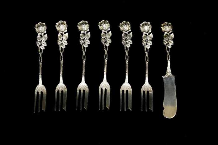 Group of Hildeshiem Rose German 835 silver cutlery, weight 97g