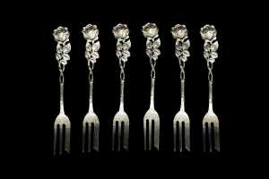 Group of Hildeshiem Rose German 835 silver cutlery, weight 97g - 2