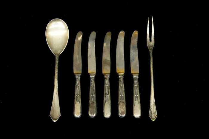 Two pieces of German 800 silver flatware, and five mounted knives