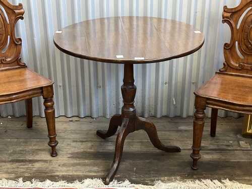 Georgian oak wine table