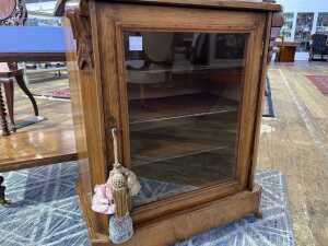 Victorian walnut music cabinet - 3