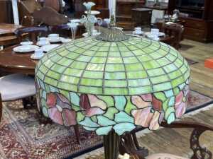 Antique Royal Art Glass Co. Arts and Crafts table lamp - 2