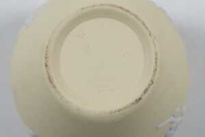 Three Wedgewood 'Prunis Bolossom' yellow Jasperware - 4