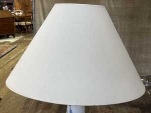 Blue, white and gilt porcelain onion form table lamp - 2