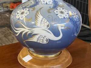 Blue, white and gilt porcelain onion form table lamp - 3