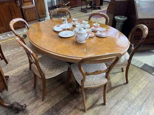 Victorian walnut seven piece loo or dining suite