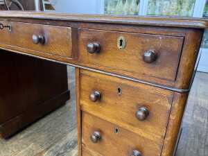 Victorian oak pedestal desk - 5