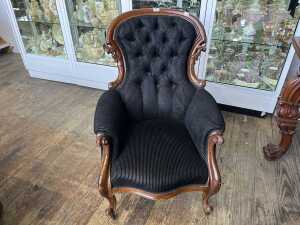 Mid-Victorian walnut gent's chair - 2
