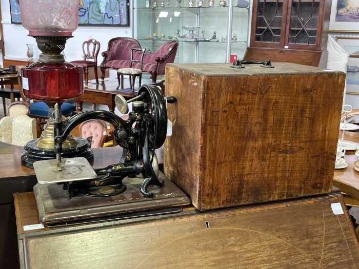 Late Victorian Willcox and Gibbs "Automatic" hand crank chain stitch sewing machine, c.1898