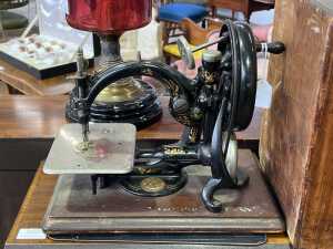 Late Victorian Willcox and Gibbs "Automatic" hand crank chain stitch sewing machine, c.1898 - 2