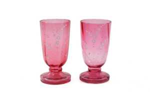 Mary Gregory style cranberry glass lamped vase, together with two glasses - 4