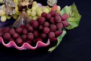 Victorian cranberry cased glass four trumpet epergne - 5