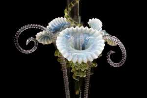 Victorian four trumpet uranium glass epergne with matching pair of vases - 2
