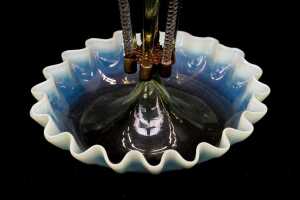 Victorian four trumpet uranium glass epergne with matching pair of vases - 3