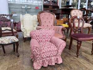Collection of eleven reproduction miniature doll chairs and sofas - 6