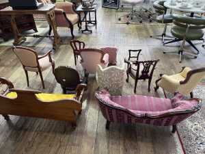 Collection of eleven reproduction miniature doll chairs and sofas - 7
