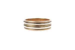 A ridged band in 9 carat yellow and white gold - 2