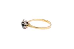 A sapphire and diamond ring in 18 carat yellow gold - 3