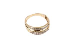 A diamond ring in 9 carat yellow gold - 2
