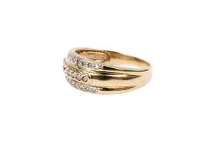 A diamond ring in 9 carat yellow gold - 3