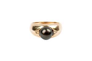 A Tahitian pearl and diamond ring in 14 carat yellow gold