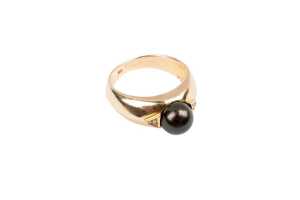 A Tahitian pearl and diamond ring in 14 carat yellow gold - 2