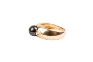 A Tahitian pearl and diamond ring in 14 carat yellow gold - 3