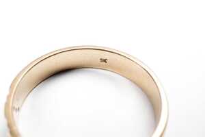 A diamond band in 9 carat yellow gold - 5