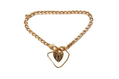 A curb link padlock bracelet in 9 carat yellow gold