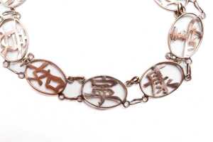 A Chinese character bracelet in 9 carat yellow gold - 3