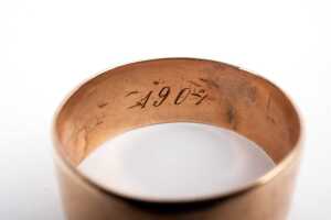 An antique band in 15 carat yellow gold - 4