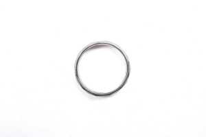 A faceted patterned band in platinum - 3