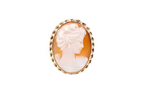 A vintage cameo ring in 14 carat yellow gold