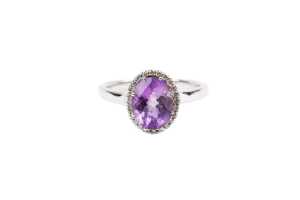 An amethyst and diamond ring in 9 carat white gold