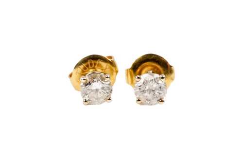A pair of diamond stud earrings in 9 carat yellow gold