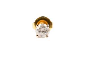 A pair of diamond stud earrings in 9 carat yellow gold - 2