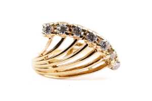 A diamond ring in 18 carat yellow gold - 4
