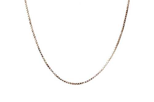 A box link chain in 9 carat yellow gold