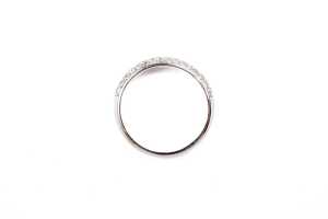 A diamond band in 18 carat white gold - 4