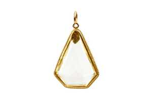 A kite shape yellow glass pendant set in 22 carat yellow gold - 3