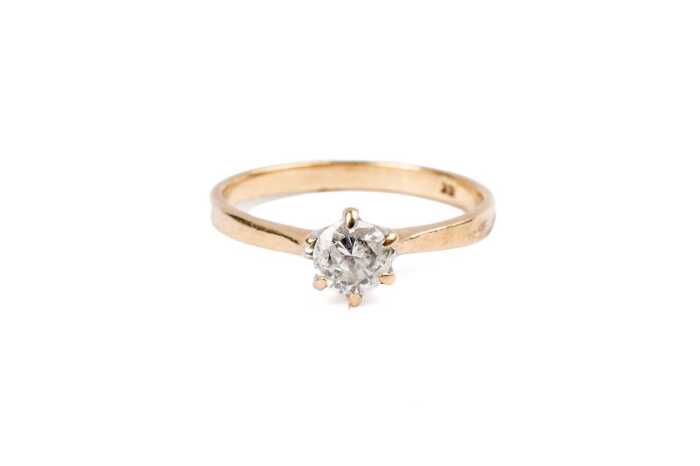 A diamond solitaire ring in 18 carat yellow gold