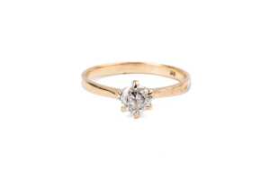 A diamond solitaire ring in 18 carat yellow gold