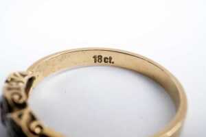 A ruby and diamond ring in 18 carat yellow gold - 5