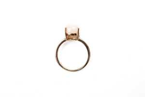 A pink opal ring in 9 carat yellow gold - 4