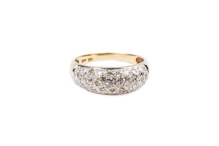 A diamond ring in 9 carat yellow gold